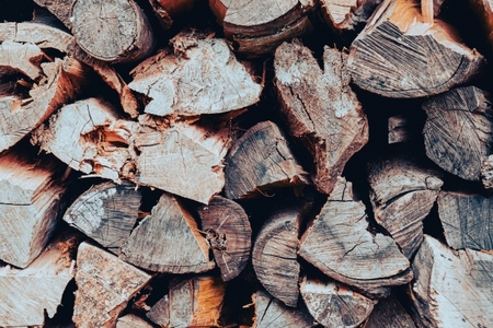 長期乾燥！薪 広葉樹MIX 約 10kg 焚き付け木入り❘ マキ まき 薪 広葉樹 ナラ クヌギ カシ  焚火 キャンプ ストーブ ピザ窯 煙少なめ