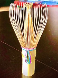 茶筅 白竹 真数穗 黒糸 谷村丹後 茶筅 白竹(谷村丹後 作) 緋色 在庫