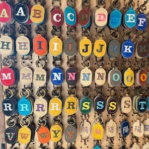 刺繍 イニシャル オリジナル レザー キーホルダー 野球 グローブ 革 JINTO