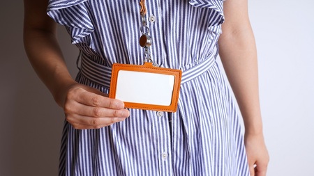 リール式 IDネーム カードホルダー 化粧箱 入り IDホルダー 栃木レザー 牛革 日本製:キャメル