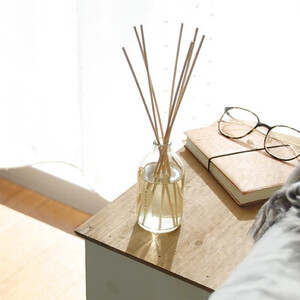 木と果 リードディフューザーセット (リツェアクベバ & カモミール) 晴香堂 ルームフレグランス