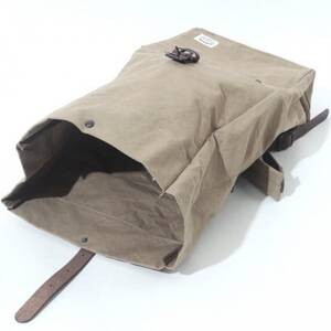 ALBERTON社の米軍帆布ARMY DUCKのロールバックパック　カーキードラブ色【1679125】