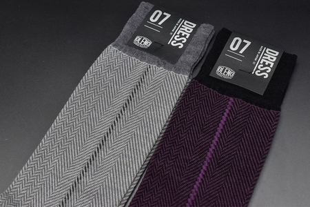 OLENO DRESS SOCKS 「NOBLE ソックス」 2足セット 26～28cm オリジナルバック付（ヘリンボーン/パープル ヘリンボーン/グレー）///ビジネス スーツ オフィス おしゃれ コンサバ 洗練 紳士 メンズ 男性 靴下くつした 足元 かっこいい シンプル カジュアル 日本製 奈良県 広陵町