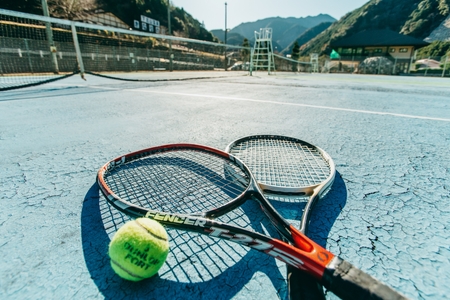 奈良 下北山村 テニスコート ハードコート1時間利用券 下北山スポーツ公園 ラケット・ボール貸出付 手ぶらでOK 温泉 大自然 キャンプ
