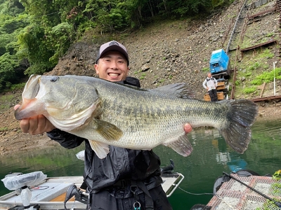 バス釣りガイドサービスin池原ダム!チームホワイトリバー井上正夫、井上慎二郎、雪谷晃太