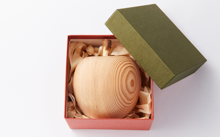 吉野杉　癒しのリンゴ　1個【1421363】