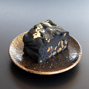紀州漆黒プレミアムケーキ「光明」