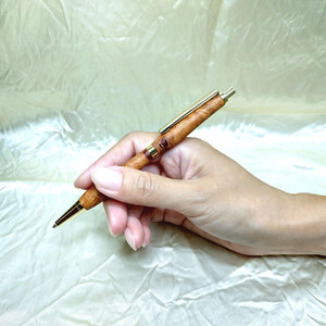 木ことばを添えて贈る木製シャープペン(カリン)