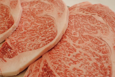 特産 黒毛和牛 熊野牛 厚切 ロース ステーキ 約600g （約300g×2枚） ふるさと納税 牛肉 純 国産 焼肉 バーベキュー BBQ キャンプ 伊勢屋フーズ グルメ 和歌山 お中元 お歳暮 送料無料 【iSe4】