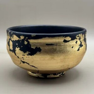 抹茶碗 漆黒 金箔貼り (マット仕上げ)［NF69］