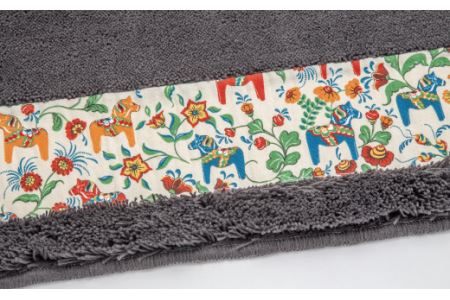 北欧の「幸せを運ぶ馬」ダーラヘスト柄の玄関マット グレー 縦50cm×横80cm