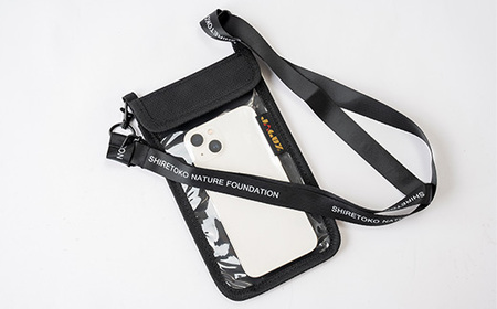 知床財団オリジナルロゴ入りスマホケース【ブラック】_装飾品・工芸品  服飾小物 _【配送不可地域：離島・沖縄県】【1570688】