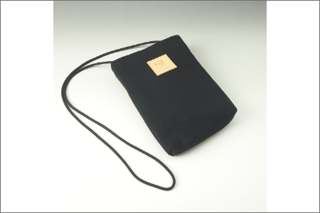 【0736-1】感動を生む吊り編みの技！度詰め天竺ニットサコッシュ　黒