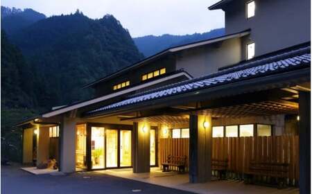 【休日限定】季楽里龍神 1泊2食（夕食・朝食付き）ペア宿泊券 / 温泉 おんせん 旅行 宿泊 リラックス 龍神温泉 露天風呂 旬食材 癒し 和歌山 田辺市 【krr002】