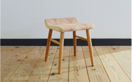 紀州スギのいすツール / 和歌山 田辺市 龍神村 紀州材 紀州杉 杉の木 スギ 桜 サクラ スツール 椅子 チェア 木のスツール 木の椅子 家具【gwo023-1】