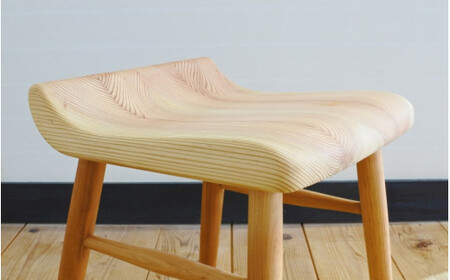 紀州スギのいすツール / 和歌山 田辺市 龍神村 紀州材 紀州杉 杉の木 スギ 桜 サクラ スツール 椅子 チェア 木のスツール 木の椅子 家具【gwo023-1】