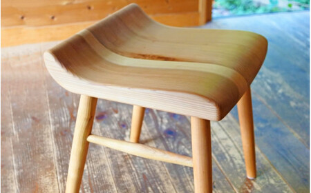 紀州スギのいすツール / 和歌山 田辺市 龍神村 紀州材 紀州杉 杉の木 スギ 桜 サクラ スツール 椅子 チェア 木のスツール 木の椅子 家具【gwo023-1】