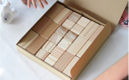 つみきゅ（24個入）1箱 / 和歌山 田辺市 杉 スギ 無垢杉 無塗装 無着色 おもちゃ つみき 出産祝い 誕生日 プレゼント 【ymt001】