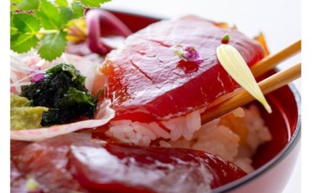圧倒的な鮮度感 生まぐろ 1kg 鰹焼節 本節 ゆずしょうゆ味 セット 農林水産大臣賞受賞 生鮪 鮪 マグロ キハダマグロ 生節 なまぶし なまり節 刺身 柵 サク Tka002 和歌山県新宮市 ふるさと納税サイト ふるなび