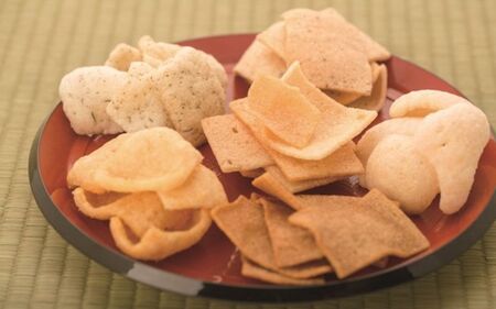 柔らか食感のおかき【かきもちキューブ】12種の詰め合わせギフト箱×3セット【C002-fjis002】