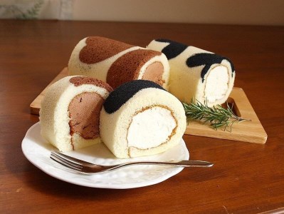 牛柄がとってもかわいいロールケーキ２本 手作りアイスクリーム8個セット 和歌山県九度山町 ふるさと納税サイト ふるなび
