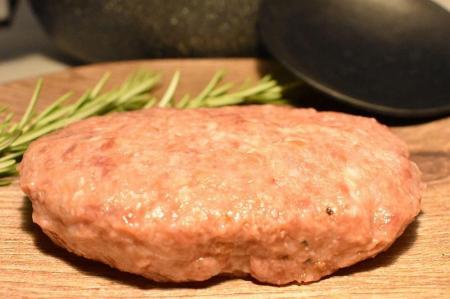 贅沢グルメを味わえる熊野牛「生」ハンバーグ10個セット（特製ソース・スパイス付） 【SW1】