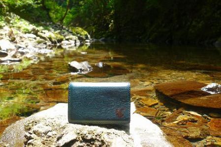 【職人手縫い】和歌山日本鹿革名刺入れ 青龍(青色)