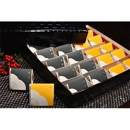 高級南高梅はちみつ梅・邑咲個包装計20粒入 紀州塗箱 網代模様仕上【1465285】 11,200円