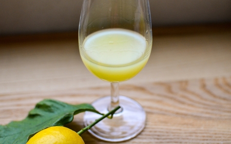 《180ml×2本・リモンチェッロ》綺麗な湧水で育てた完熟レモンでつくりました！【uttn006】