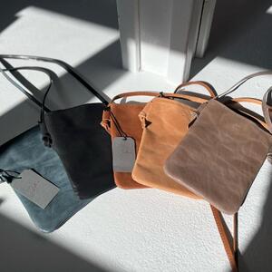 革職人が作る 本革サコッシュS 【キャメル】