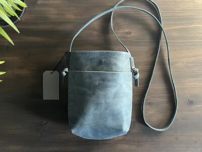 革職人が作る 本革サコッシュL 【ブラック】