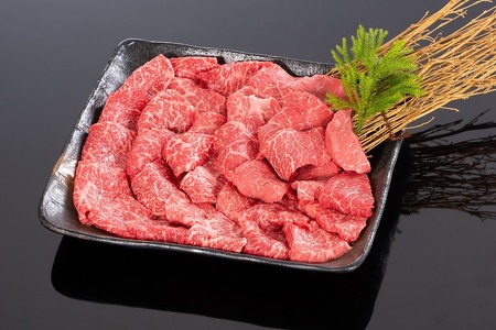 「熊野牛」 特選モモ焼肉 900g 4等級以上和歌山県産 黒毛和牛