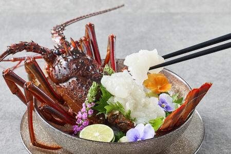 【12月末まで限定寄付額】【年内発送可】【訳あり】天然 活 伊勢海老 約2kg( 5~10尾 大きさ 不揃い )南紀黒潮イセエビ 年末年始 お正月 お届け可| 期間限定 漁師直送 海鮮 海老 とれたて 人気