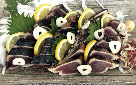 \鮮度抜群/ 太地町産 かつおのタタキ 約1kg 【柵でお届け】【冷蔵便】 鰹 カツオ 鰹のタタキ カツオのたたき 国産 太地町【tgk109】