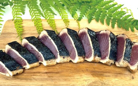 \鮮度抜群/ 太地町産 かつおのタタキ 約1kg 【柵でお届け】【冷蔵便】 鰹 カツオ 鰹のタタキ カツオのたたき 国産 太地町【tgk109】