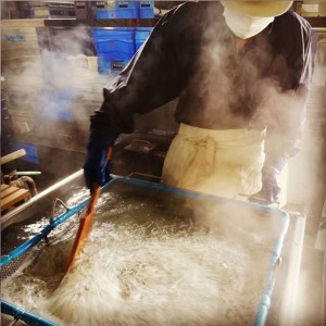 特上茹でたて釜揚げしらす　木箱入り1kg【冷蔵】無添加・無着色 しらす シラス 釜揚げ 冷蔵【mar109】