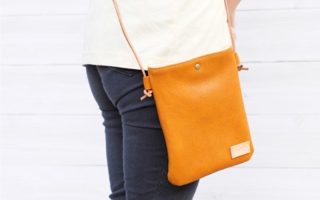 【ハンドメイド】鹿革で作ったシンプルデザインのポシェット ハンドメイド 手作り かばん カバン ポシェット 【yco002】