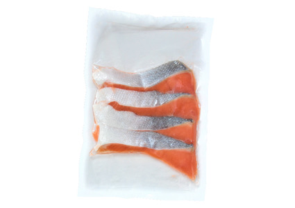 骨なし 無添加 銀シャケ 切身 50g × 28枚 (4枚入り7セット) / サケ 鮭 シャケ 冷凍 おかず 魚 お魚 魚介 海鮮 安心 人気 大容量 小分け ごはんのお供 ふっくら やわらか 美味しい 焼き魚【nss503】