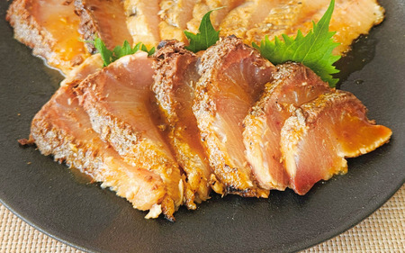 炙り ブリ 鰤炎＜ぶえん＞ 600g(２～３ピース) 新感覚！ 魚を肉のように食べる！ 特製じゃばらダレ漬け / 鰤 ぶりタタキ タタキ 刺身 さしみ 魚 海鮮 魚貝 丼 おかず カルパッチョ 漬け 切身 グルメ 冷凍 養殖 串本町 和歌山県【mrh001】 