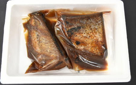 炙り ブリ 鰤炎＜ぶえん＞ 600g(２～３ピース) 新感覚！ 魚を肉のように食べる！ 特製じゃばらダレ漬け / 鰤 ぶりタタキ タタキ 刺身 さしみ 魚 海鮮 魚貝 丼 おかず カルパッチョ 漬け 切身 グルメ 冷凍 養殖 串本町 和歌山県【mrh001】 