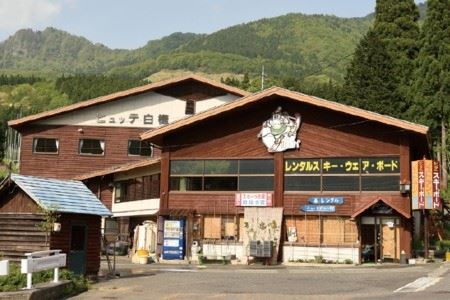 30．ヒュッテ白樺　宿泊割引チケット　３,０００円分