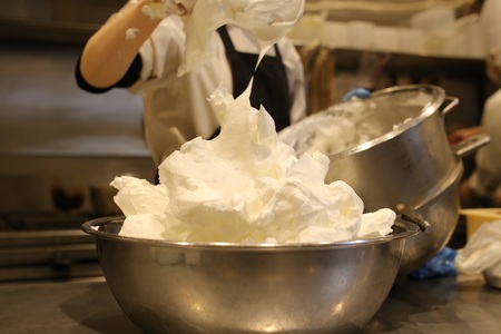 Y993 【もっちりふわふわ】コッコロール【無添加牧場スイーツ】