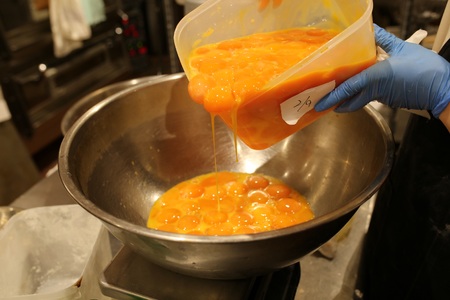 Y993 【もっちりふわふわ】コッコロール【無添加牧場スイーツ】