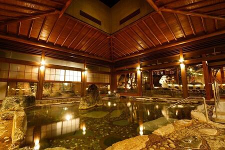 ≪2026年9月30日までの利用限定≫【三朝温泉 依山楼岩崎】平休日1泊2食付 ペア宿泊券《【山水閣】和室12.5畳》