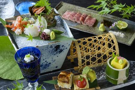 【国登録有形文化財　旅館大橋】平休日1泊2食付 ペア宿泊券《温泉内呂付準特別室和室》