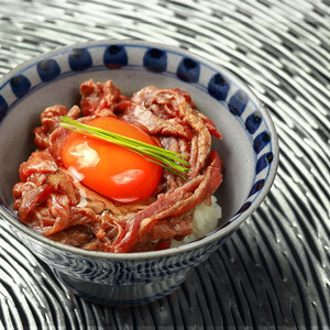 【和牛セレブ】鳥取和牛　ミックス切り落とし 200g【化粧箱入り】