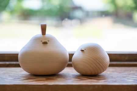 ゆらころ にわとり親子 【 ふるさと納税 人気 おすすめ ランキング 置物 置き物 ゆらゆら にわとり ニワトリ おもちゃ 遊び 子供 こども 木 マツ エゾマツ ウッド 手作り ハンドメイド ギフト プレゼント 贈答 工芸品 小物 オケクラフト インテリア 木製 北海道 置戸町 送料無料 】 OTA018