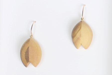 南部町の桜　寄木細工ピアス