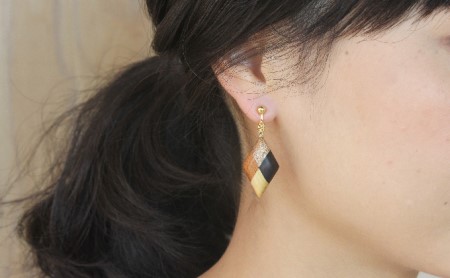 白谷工房　寄木のダイヤイヤリング