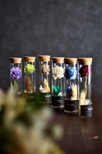 並べて可愛いコルク瓶のボタニカルフラワー　大きいサイズ　/　1点もの　カラフル　自然　なごみ 春の柚　0822